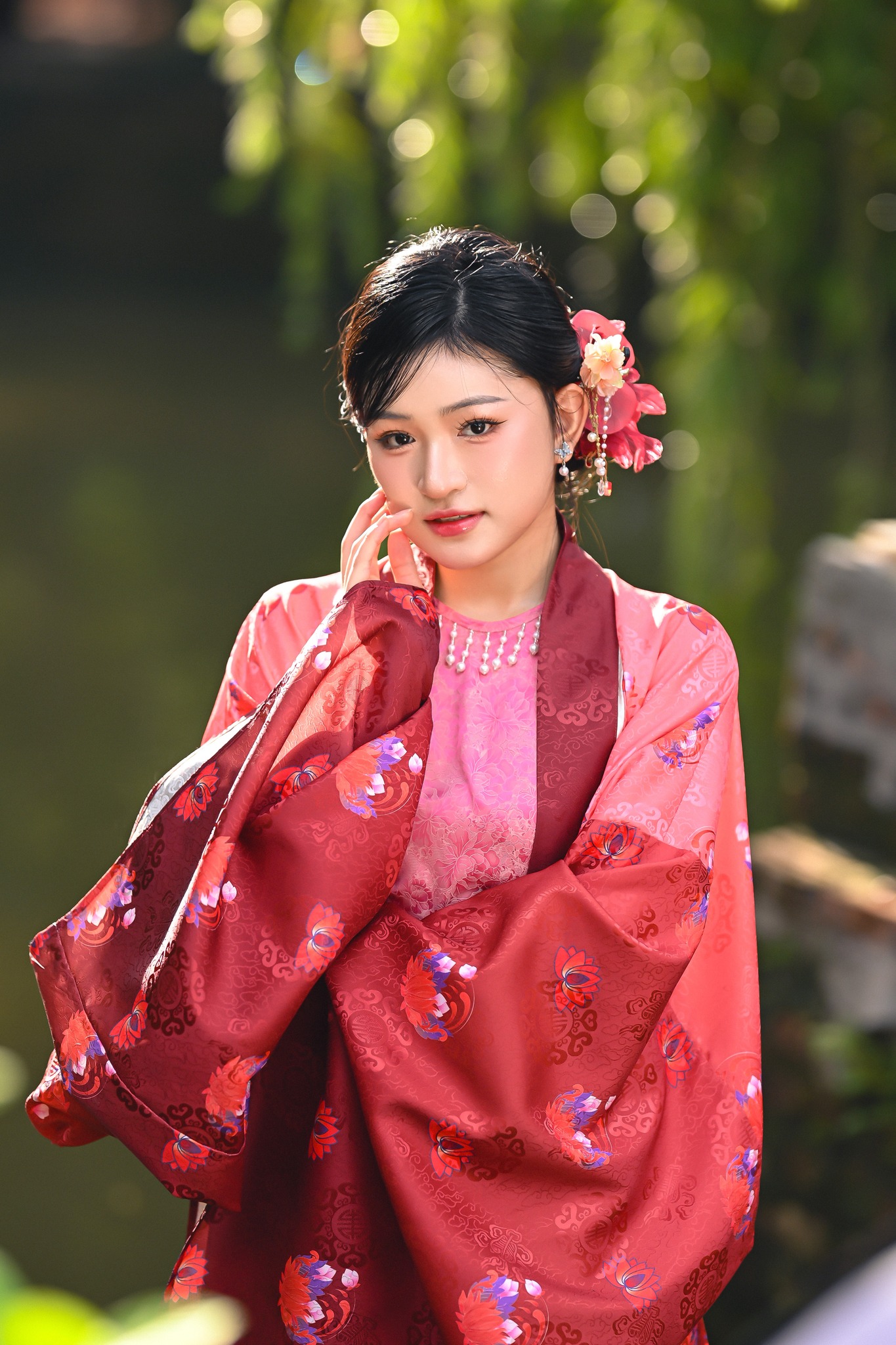 Nhà sáng tạo nội dung Ỷ Lan hay Xuân Khánh?