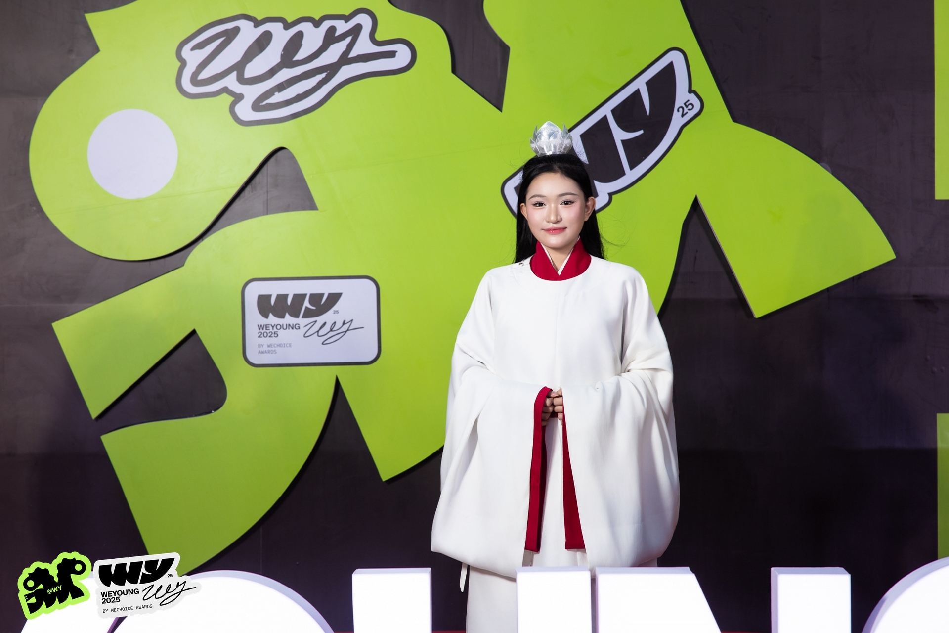  Nhà sáng tạo nội dung Ỷ Lan Hay Xuân Khánh?