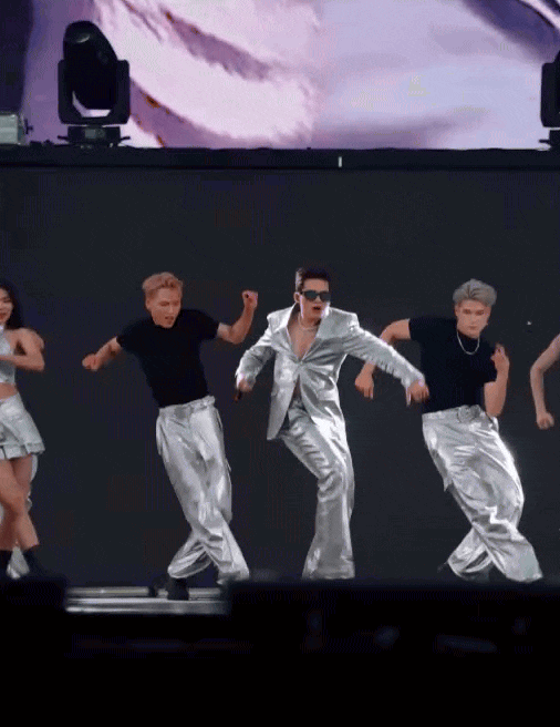 Cũng được Quốc Thiên học hỏi với nhiều động tác 