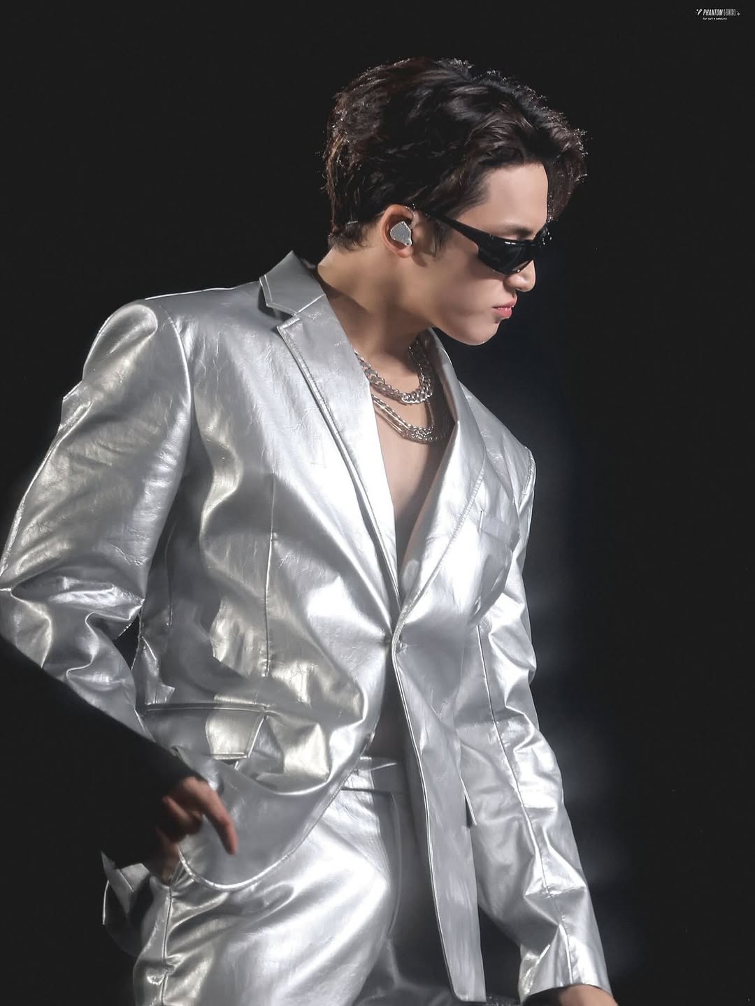 Điều khó phủ nhận là mức độ tương đồng giữa trang phục của Quốc Thiên với Mingyu đã vượt qua cảm giác trùng hợp thông thường, đủ để tạo nên làn sóng tranh cãi mạnh mẽ