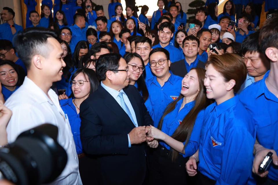 Ngày 24/3/2025, Hòa Minzy là một trong những đại biểu thanh niên tiêu biểu tham gia buổi đối thoại với Thủ tướng Phạm Minh Chính (Ảnh: FBNV)