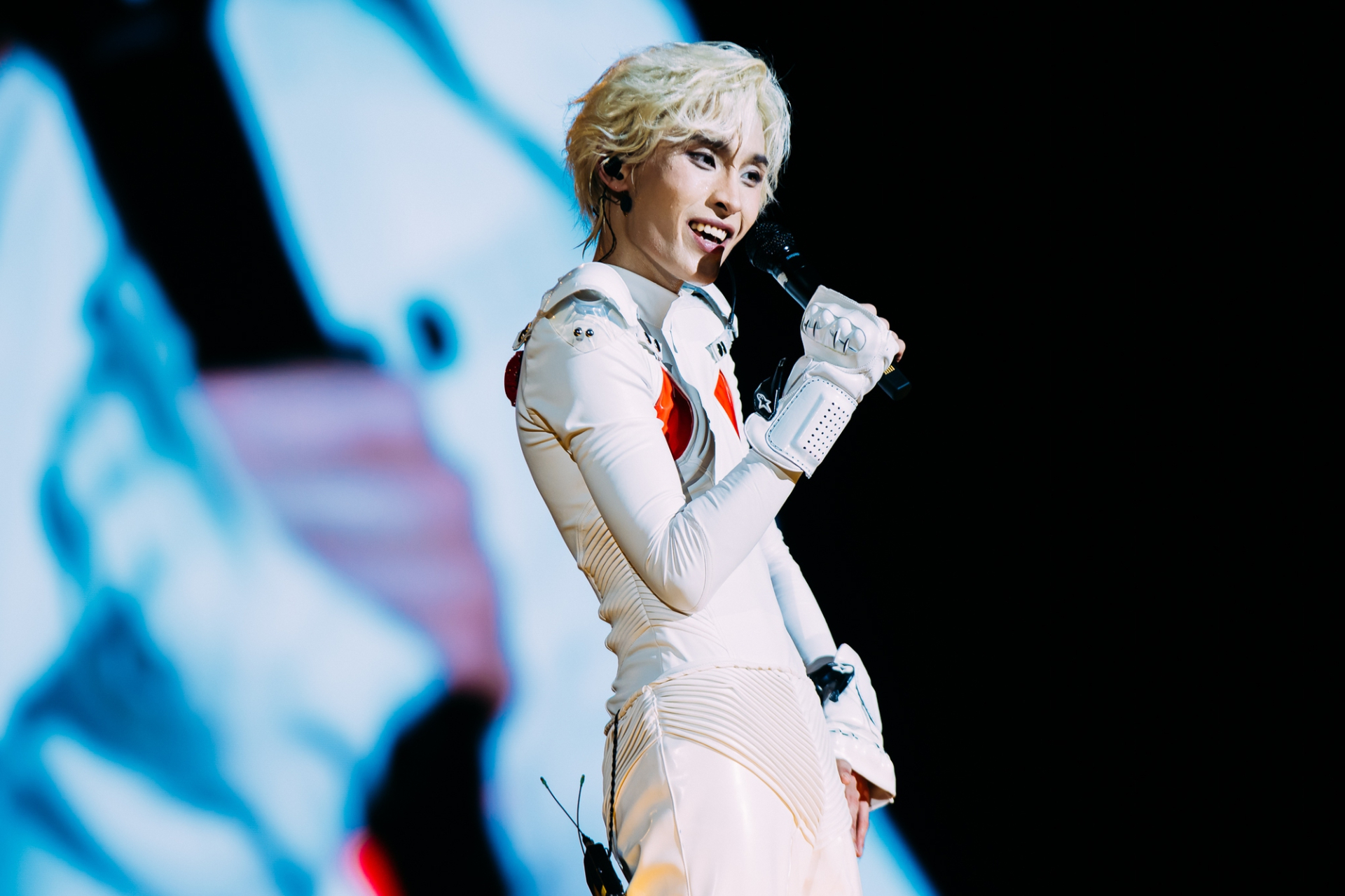 Trên mạng xã hội, nhiều ý kiến cho rằng đoạn tâm thư của Wren Evans chủ yếu để PR bài hát mới (ảnh: FBNV)