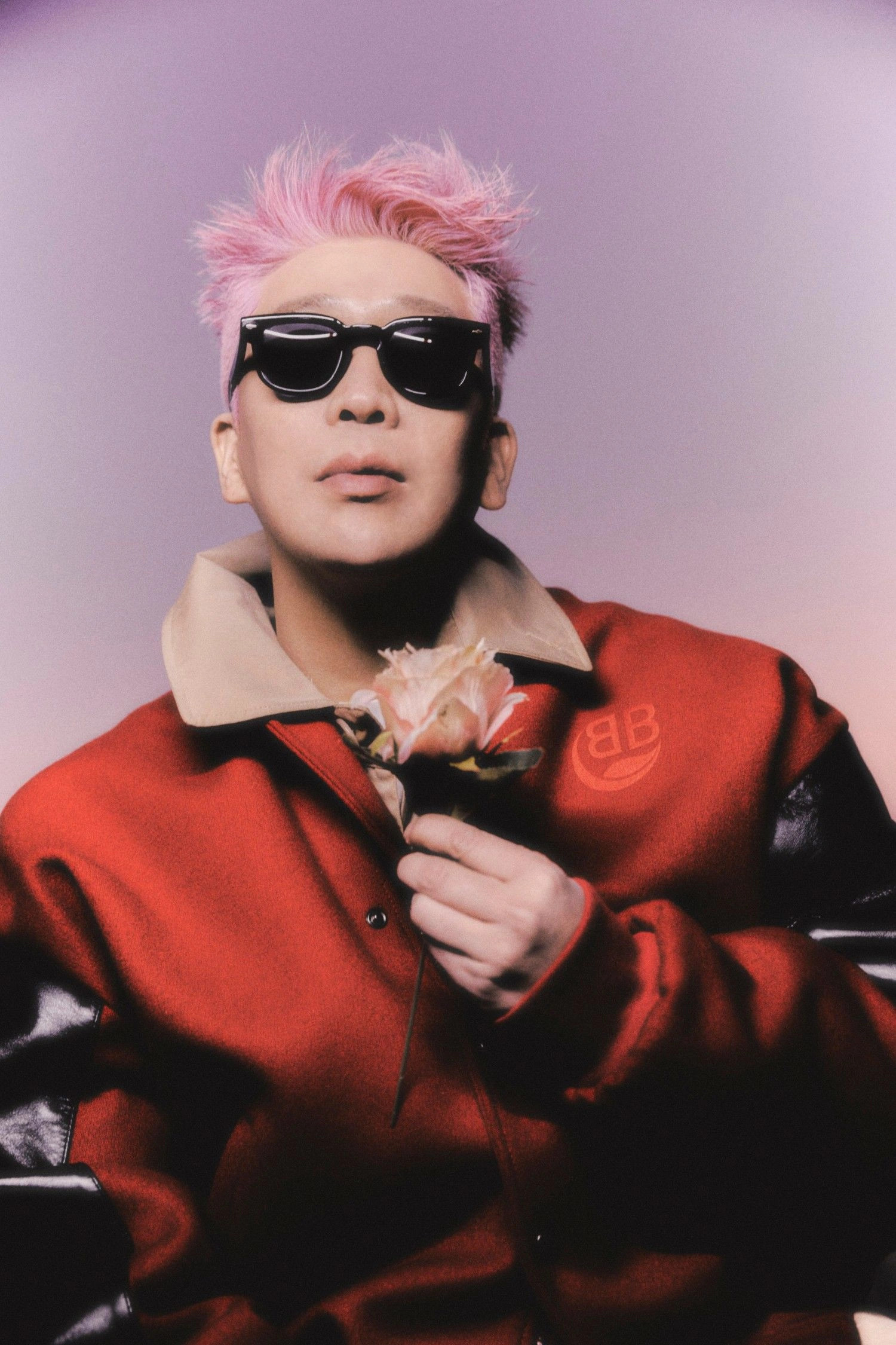  MC Mong dần rút khỏi vai trò nghệ sĩ biểu diễn để chuyển sang hậu trường, đảm nhiệm vị trí nhà sản xuất và điều hành (ảnh: K-Hiphop)