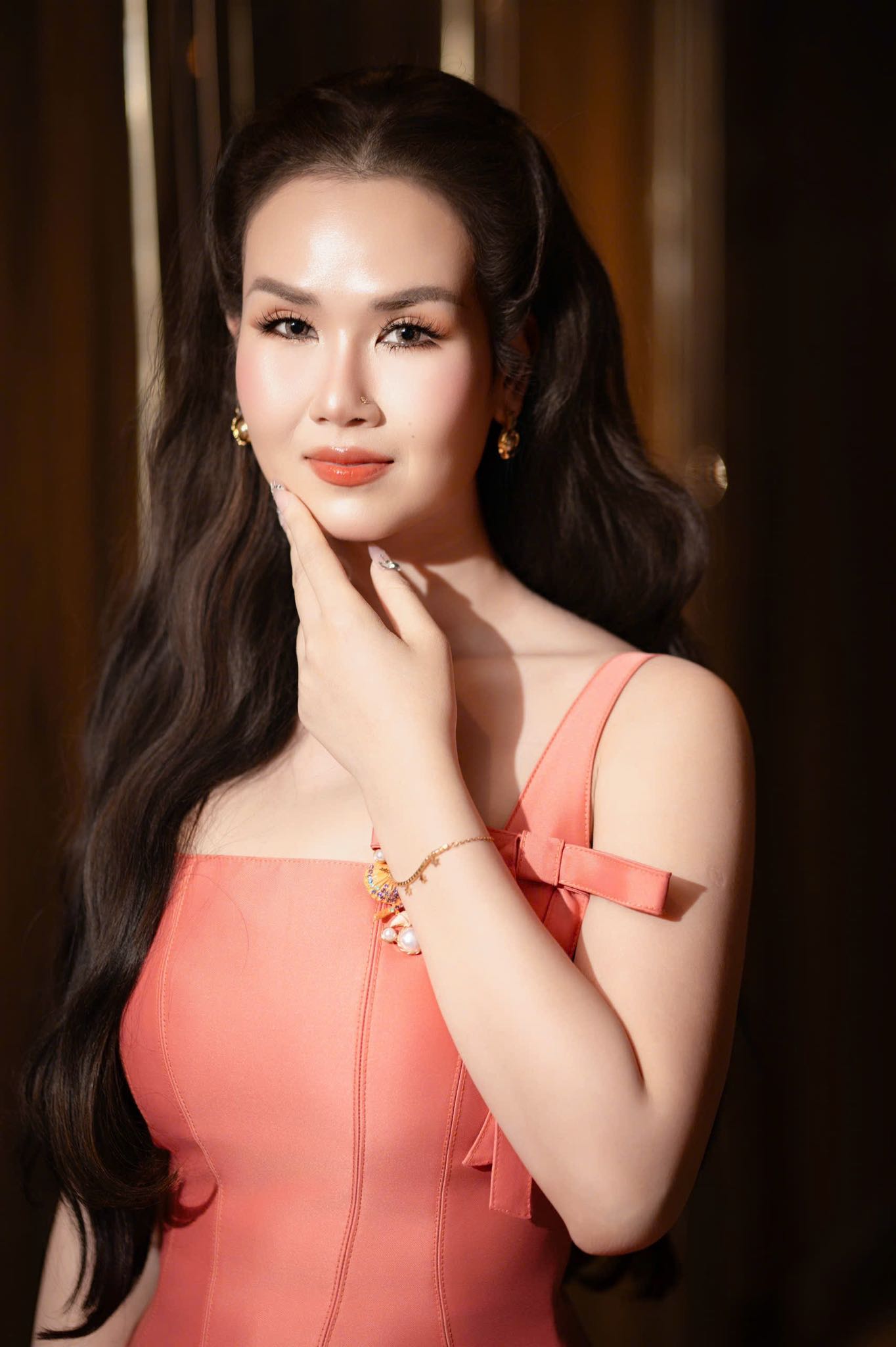 Bước sang tháng cuối của năm 2025, Võ Hạ Trâm vẫn miệt mài chạy show (ảnh: FBNV)