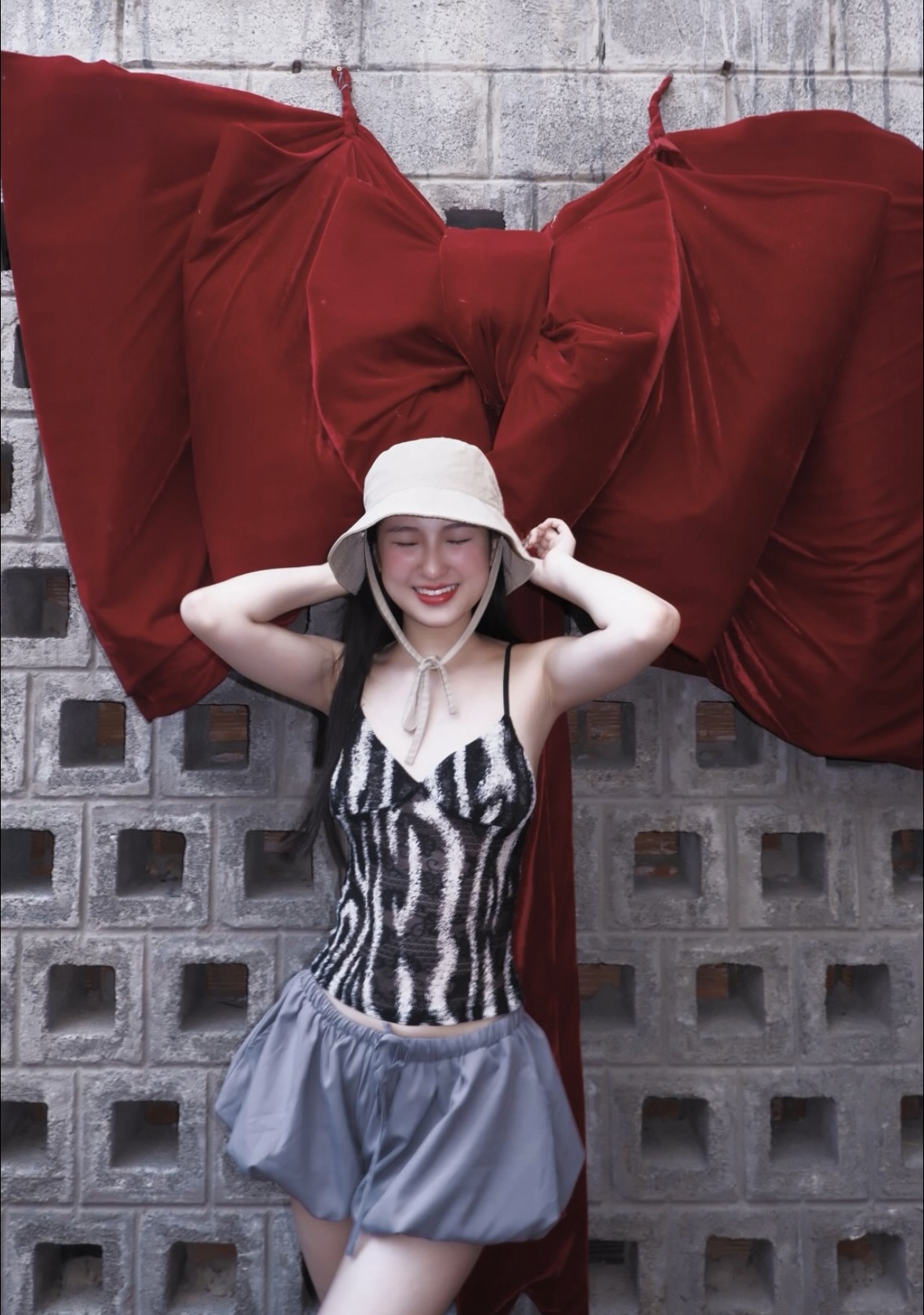 Từ khi chuyển vào TP.HCM sinh sống và làm việc, Nàng Mơ thay đổi phong cách thấy rõ. Cô nàng sinh năm 2005 nhận nhiều lời khen vì ngày càng dễ thương, diện đồ đúng lứa tuổi và EQ cao ngút.