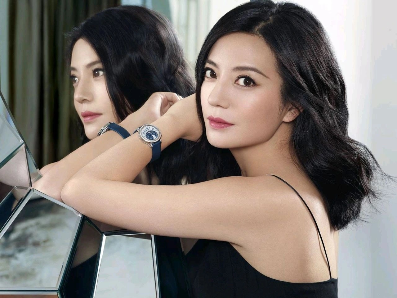 Không dừng lại ở diễn xuất và ca hát, Triệu Vy tiếp tục mở rộng quyền lực bằng việc lấn sân sang đạo diễn và đầu tư (ảnh: Weibo)