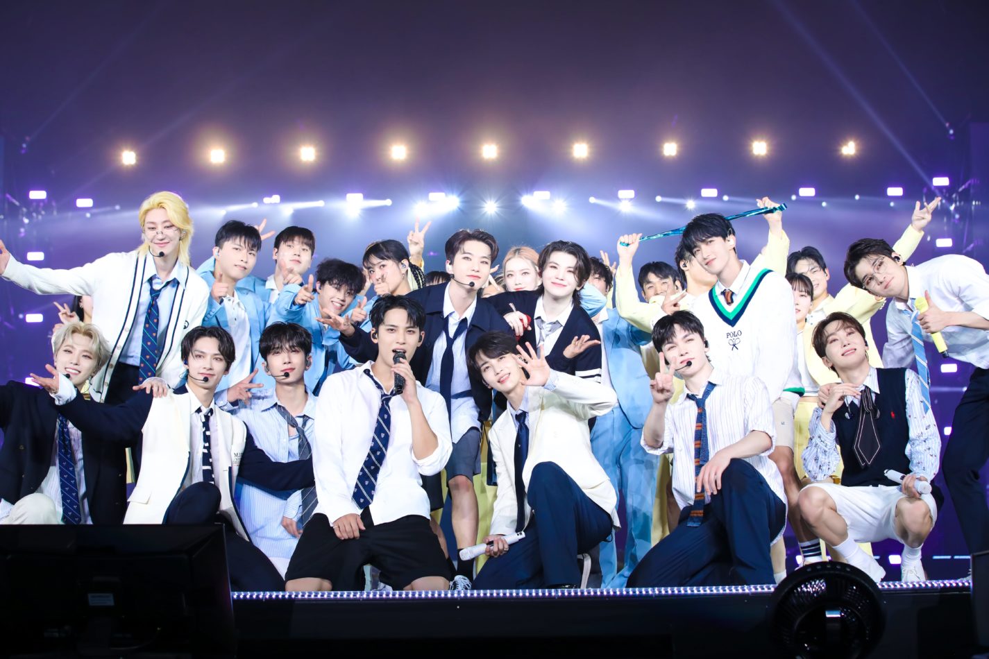 hay SEVENTEEN là những nhóm nhạc duy trì sức nóng liên tục nhờ fandom (ảnh: X)