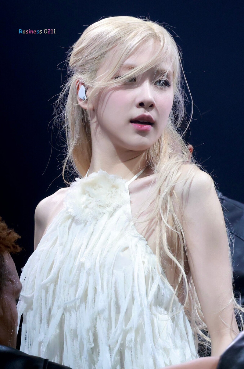 Ở Rosé, đó là vẻ đẹp của sự tự tin đã được tôi luyện qua áp lực, của một nghệ sĩ hiểu rõ giá trị bản thân và biết cách đặt mình trong dòng chảy toàn cầu mà không đánh mất bản sắc (ảnh: X)