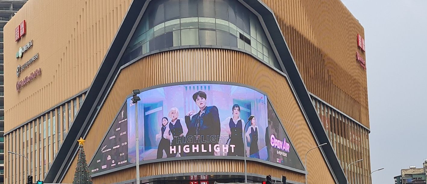 Cả loạt fansite lớn đổ tiền trăm triệu để thực hiện project chào đón idol (ảnh: Facebook)