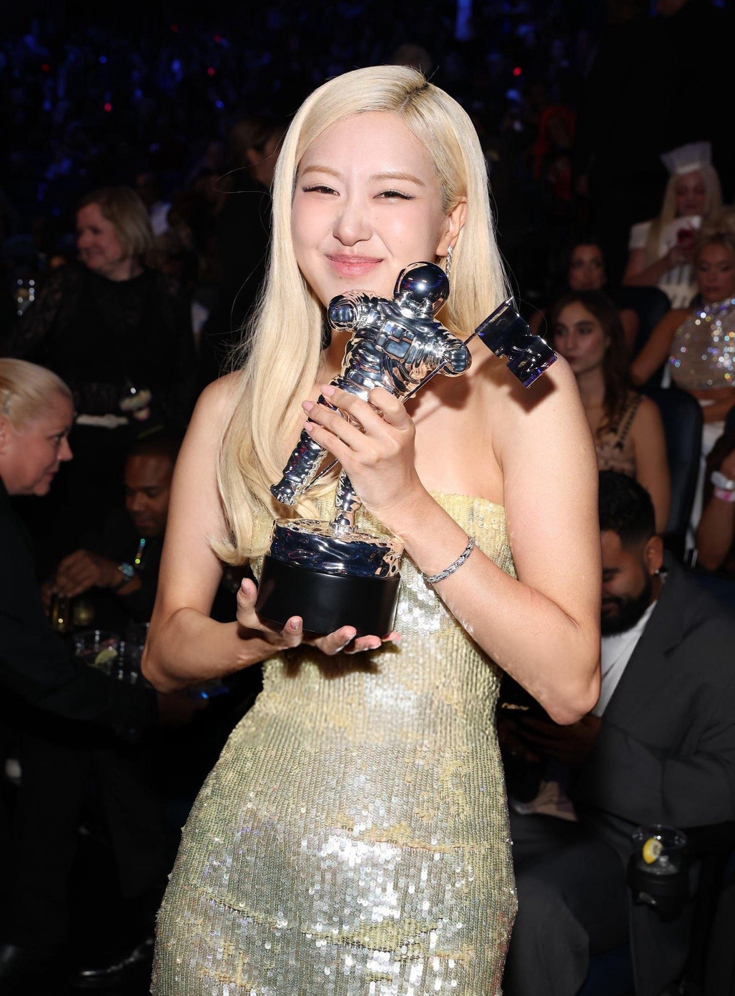 Rosé thắng cúp BIG4 của VMAs 2025