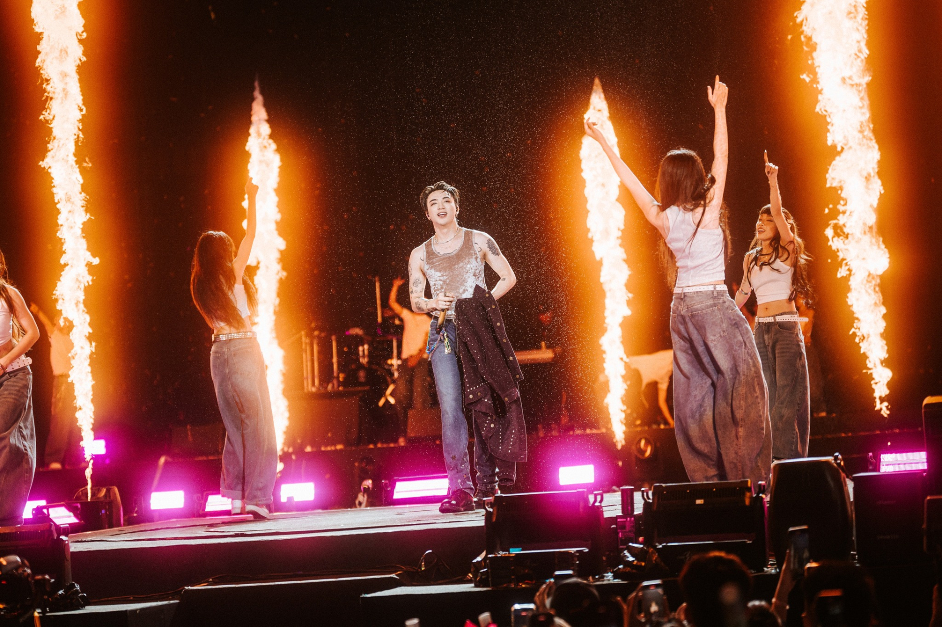 SOOBIN là tâm điểm D-2