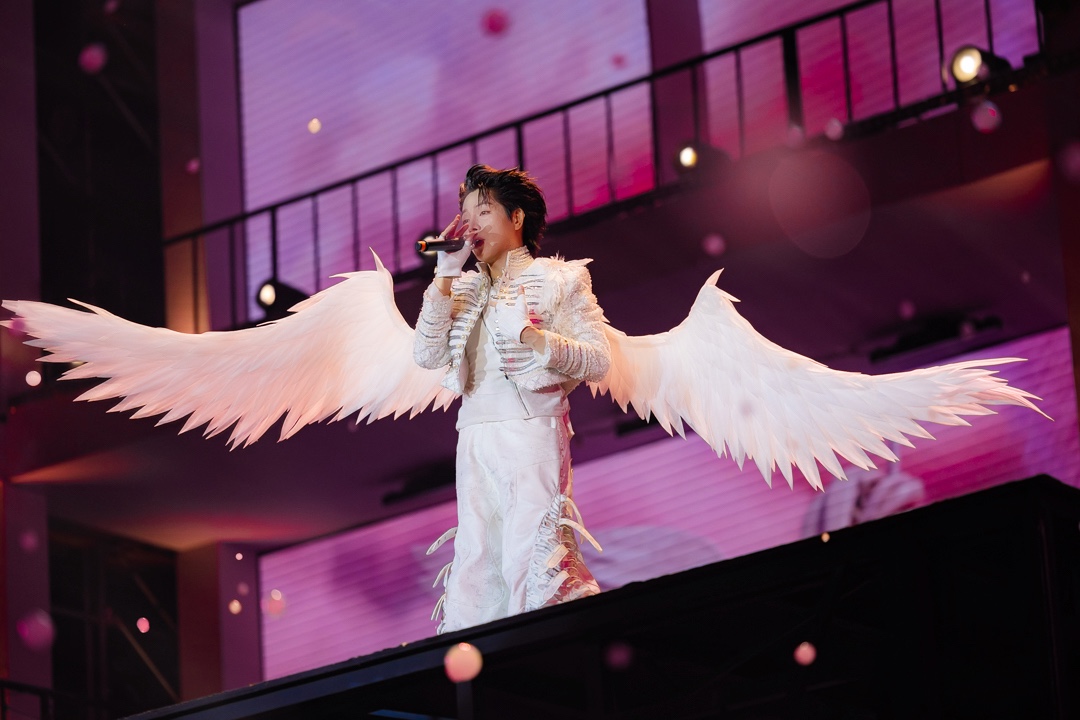 Đức Phúc hết hoá Phù Đổng Thiên Vương thì lại đến thần Cupid