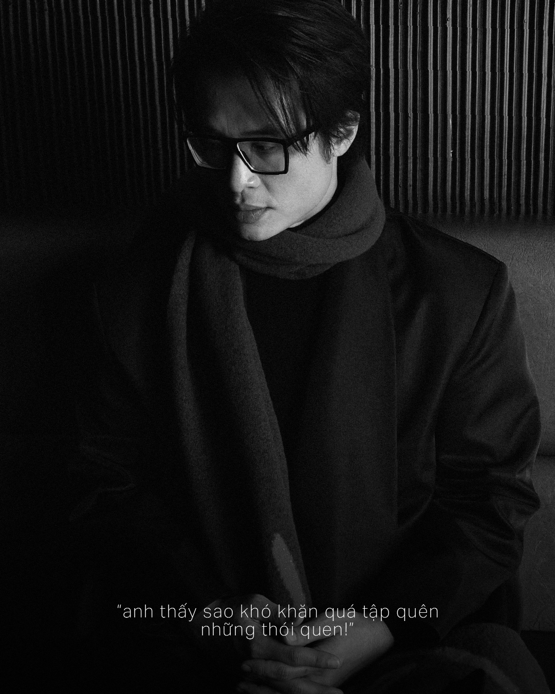 Hà Anh Tuấn chọn cách bắt đầu bằng một lời hỏi thăm dịu dàng, như một lời hẹn gặp khán giả trong thế giới âm nhạc chân thành của chính anh