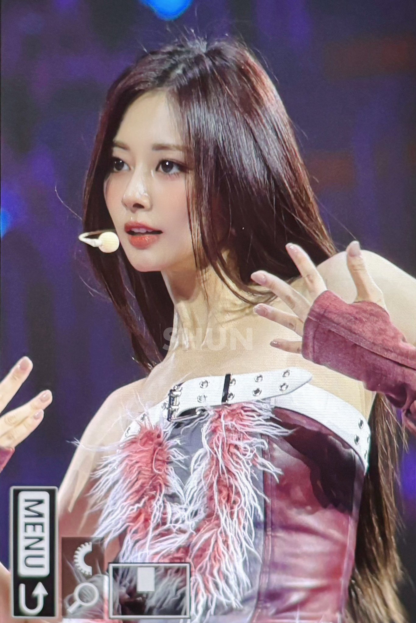 Tháng 11/2025, TWICE tổ chức concert tại Cao Hùng, Đài Loan, Trung Quốc, đánh dấu lần hiếm hoi Tzuyu biểu diễn chính thức tại quê nhà sau 10 năm (ảnh: X)