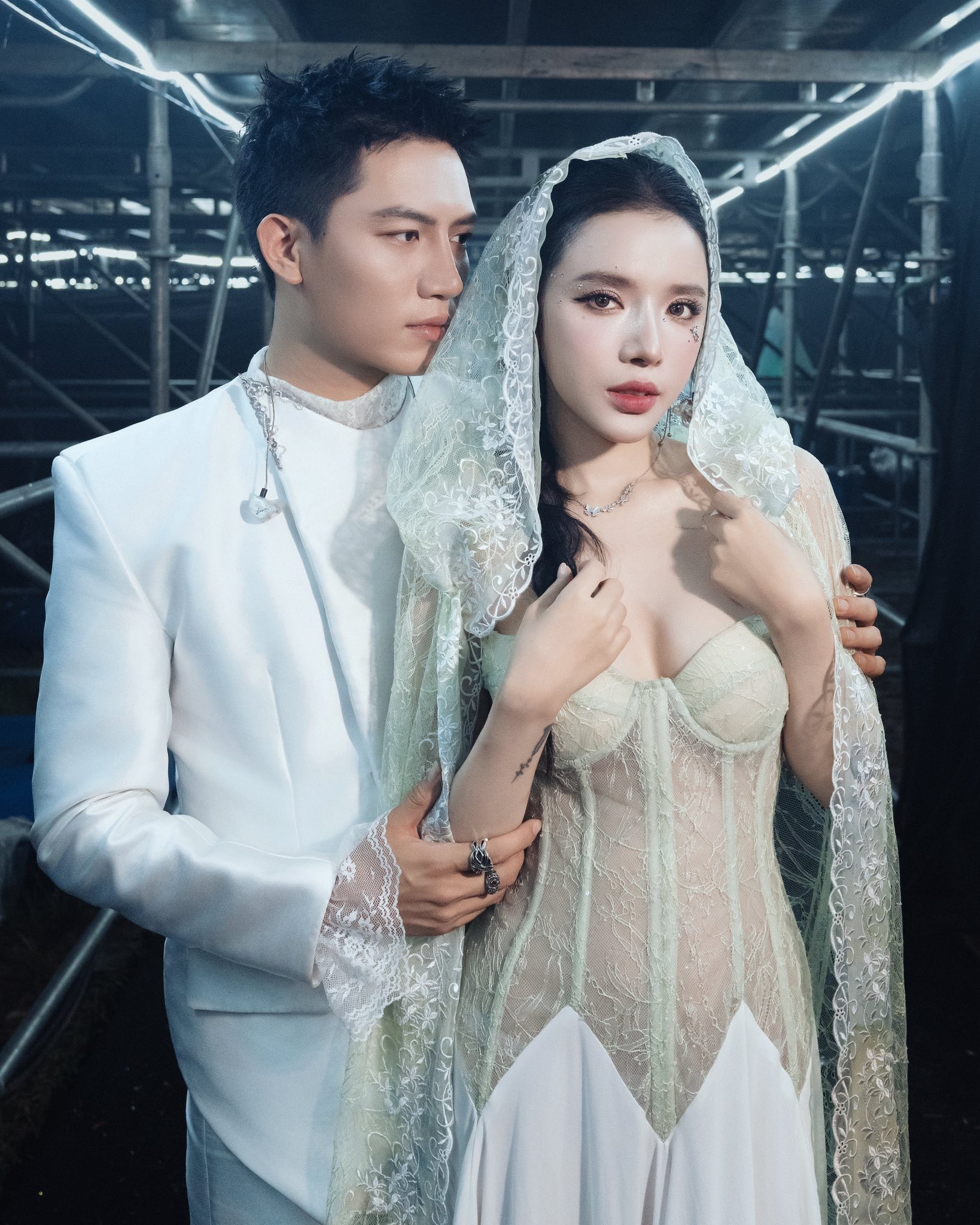 Anh Tú và LyLy cứ đứng cạnh nhau là bùng nổ visual (ảnh: FBNV)