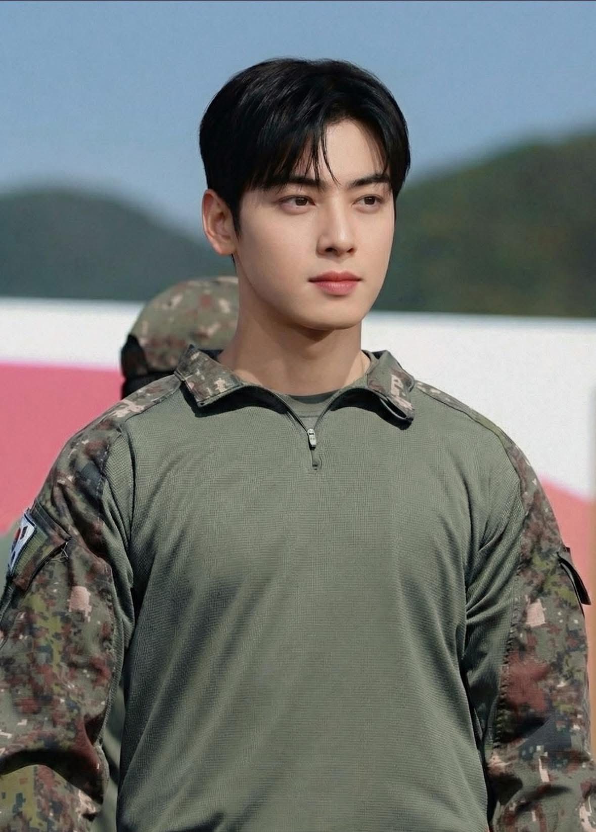 Showbiz có mỹ nam IQ xuất chúng, thiên tài gương mặt được Bộ Quốc phòng chọn làm đại diện thúc đẩy kinh tế quốc gia