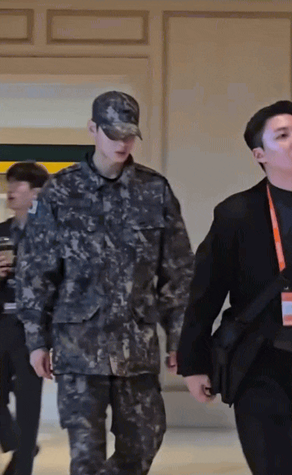 Màn xuất hiện tại APEC gây bão của Cha Eun Woo