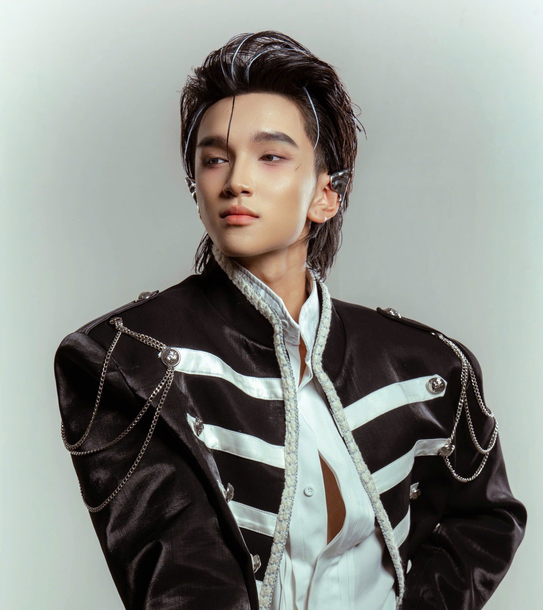 Cao Minh Thiên Tùng sau khi bỏ mặt nạ (ảnh: FBNV)