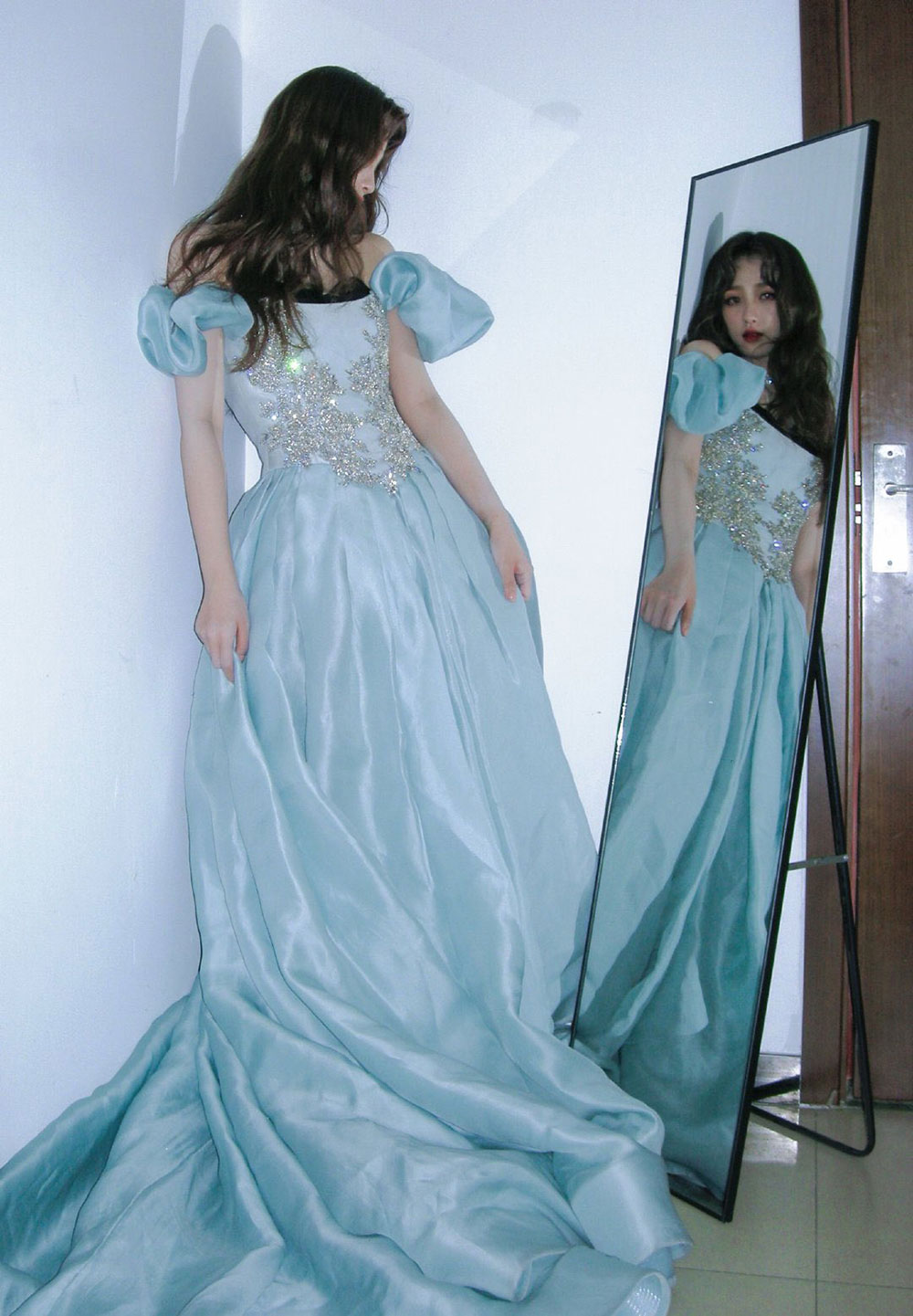 Hình ảnh tiểu thư nhà giàu được Ngu Thư Hân xây dựng từ đầu (ảnh: Weibo)