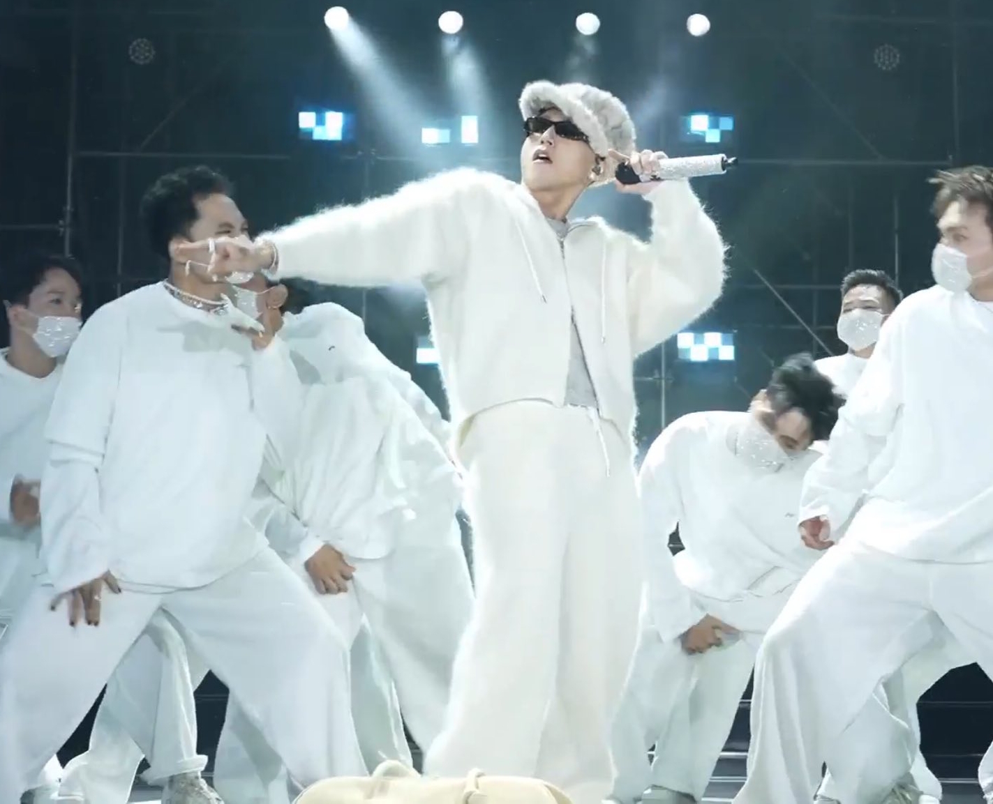 Sơn Tùng đã khá lâu không ra mắt sản phẩm âm nhạc mới, trong khi thị trường và công chúng liên tục có thêm nhiều gương mặt, xu hướng và câu chuyện để bàn luận