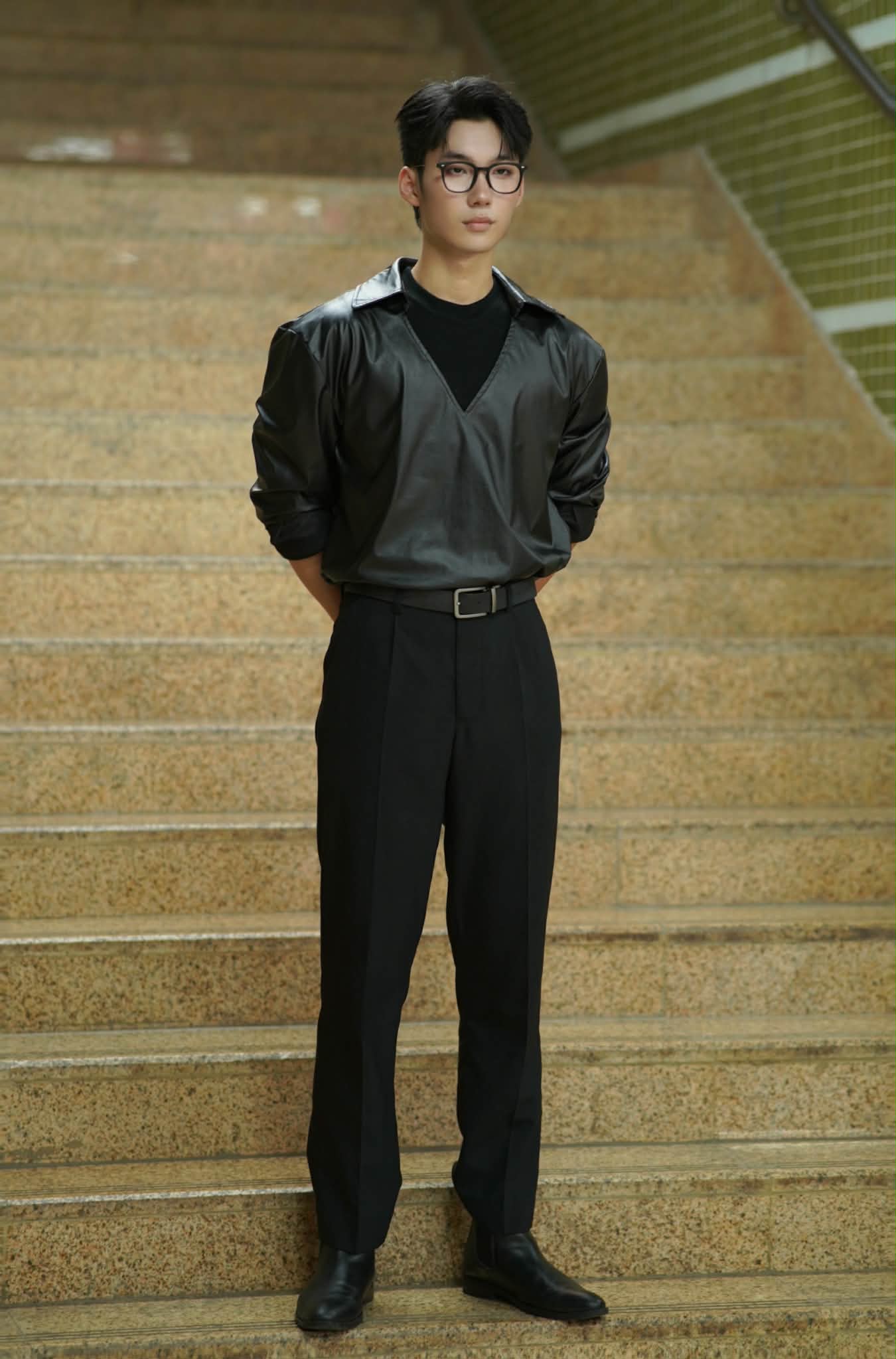 Công việc này giúp nam sinh có sự tự chủ tài chính nhất định để trang trải việc học và đầu tư cho bản thân. Ảnh: NVCC