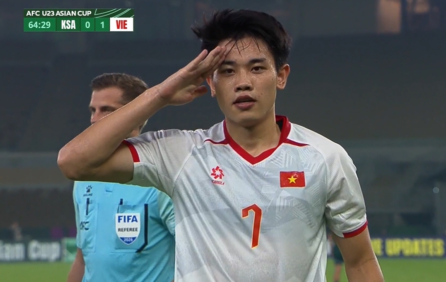 Đình Bắc là thần! Hạ đẹp U23 Saudi Arabia, chào cờ ăn mừng cỡ này thì thật sự 