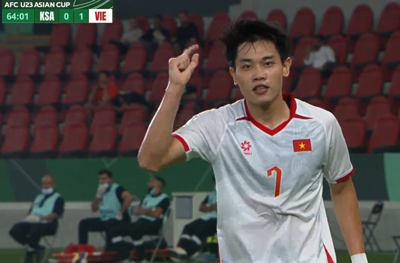 Đình Bắc ghi bàn.