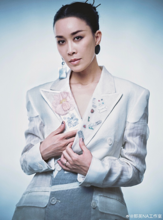 Chị đại của làng giải trí Hoa ngữ - ca sĩ Na Anh (ảnh: Weibo)