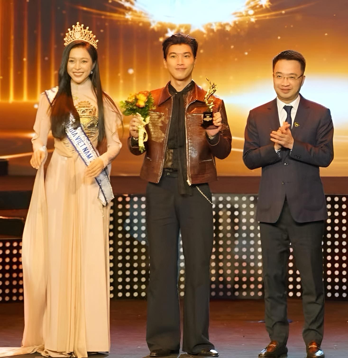 Đầu năm 2025, HIEUTHUHAI được Bộ Văn hóa Thể Thao và Du lịch vinh danh Gương mặt trẻ tiêu biểu (ảnh