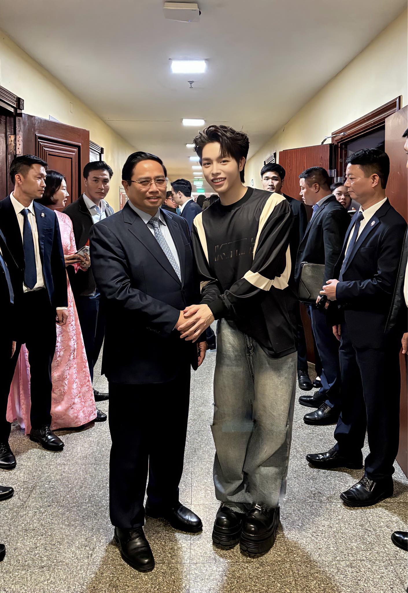  Thủ tướng Chính phủ Phạm Minh Chính đã gửi thư chúc mừng và biểu dương Đức Phúc sau chiến thắng ở Intervision (ảnh: FBNV)