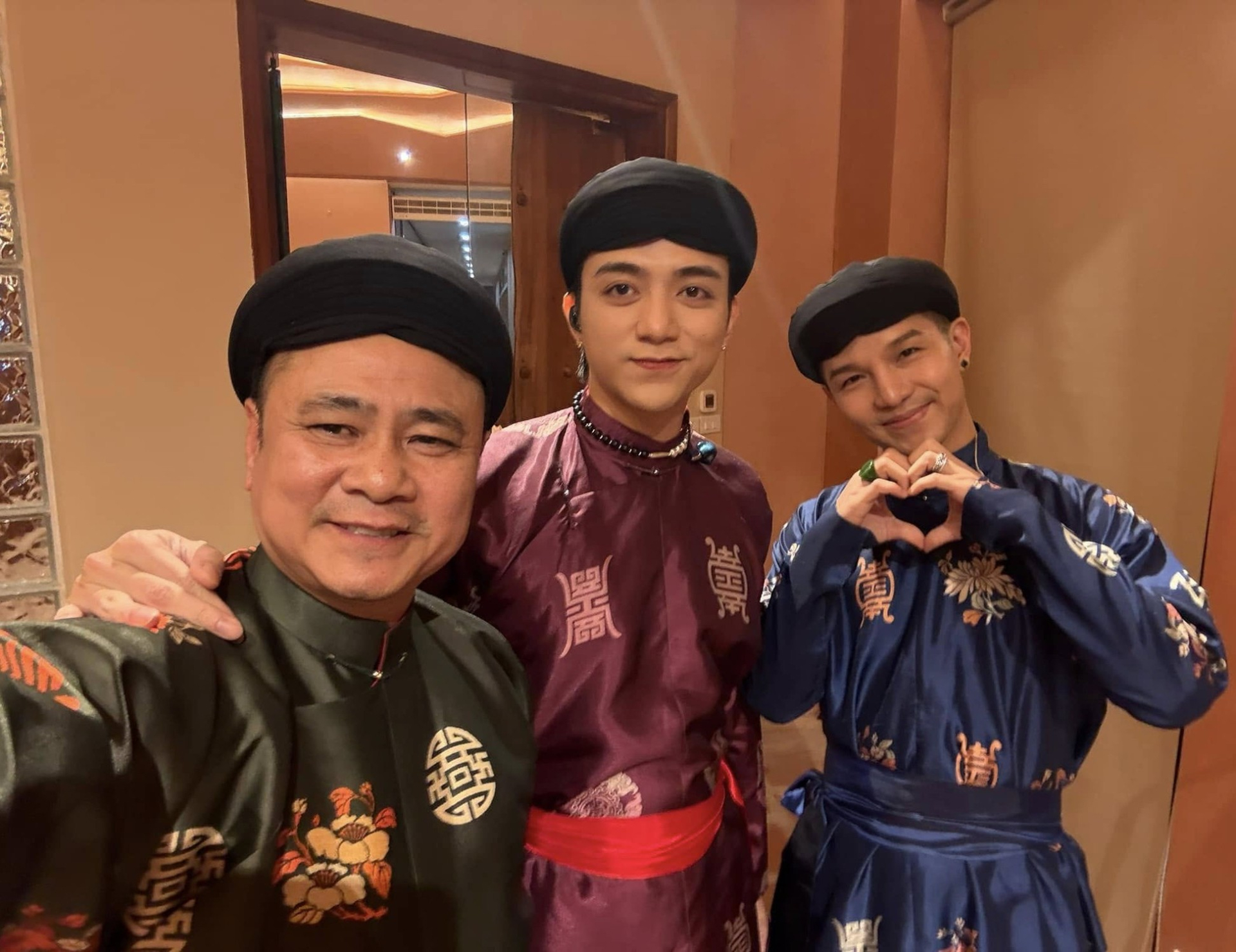 NSND Tự Long cùng SOOBIN và Cường Seven tạo nên 1 Trống Cơm mang tính biểu tượng văn hoá (ảnh: FBNV)