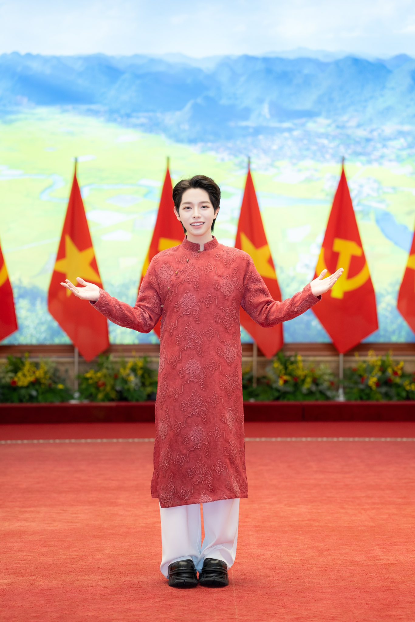 Đức Phúc khoe ảnh chụp ở sự kiện tại Văn phòng Chính phủ (ảnh: FBNV)