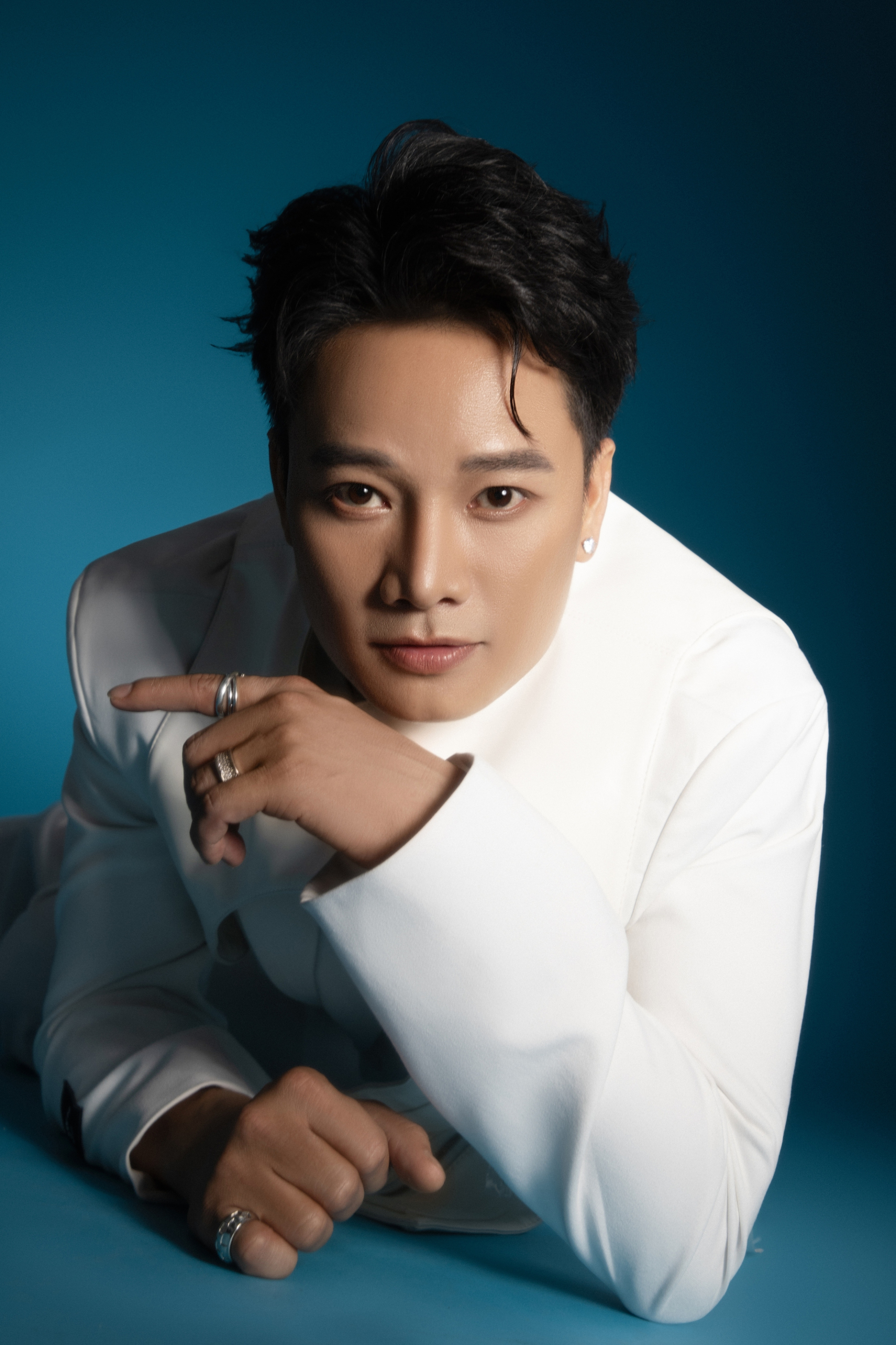  Với Anh Quân Idol, E Là Không Thể không chỉ là một ca khúc thành công về mặt lượt xem, mà còn đánh dấu bước chuyển đáng kể sau nhiều năm hoạt động âm thầm (ảnh: FBNV)