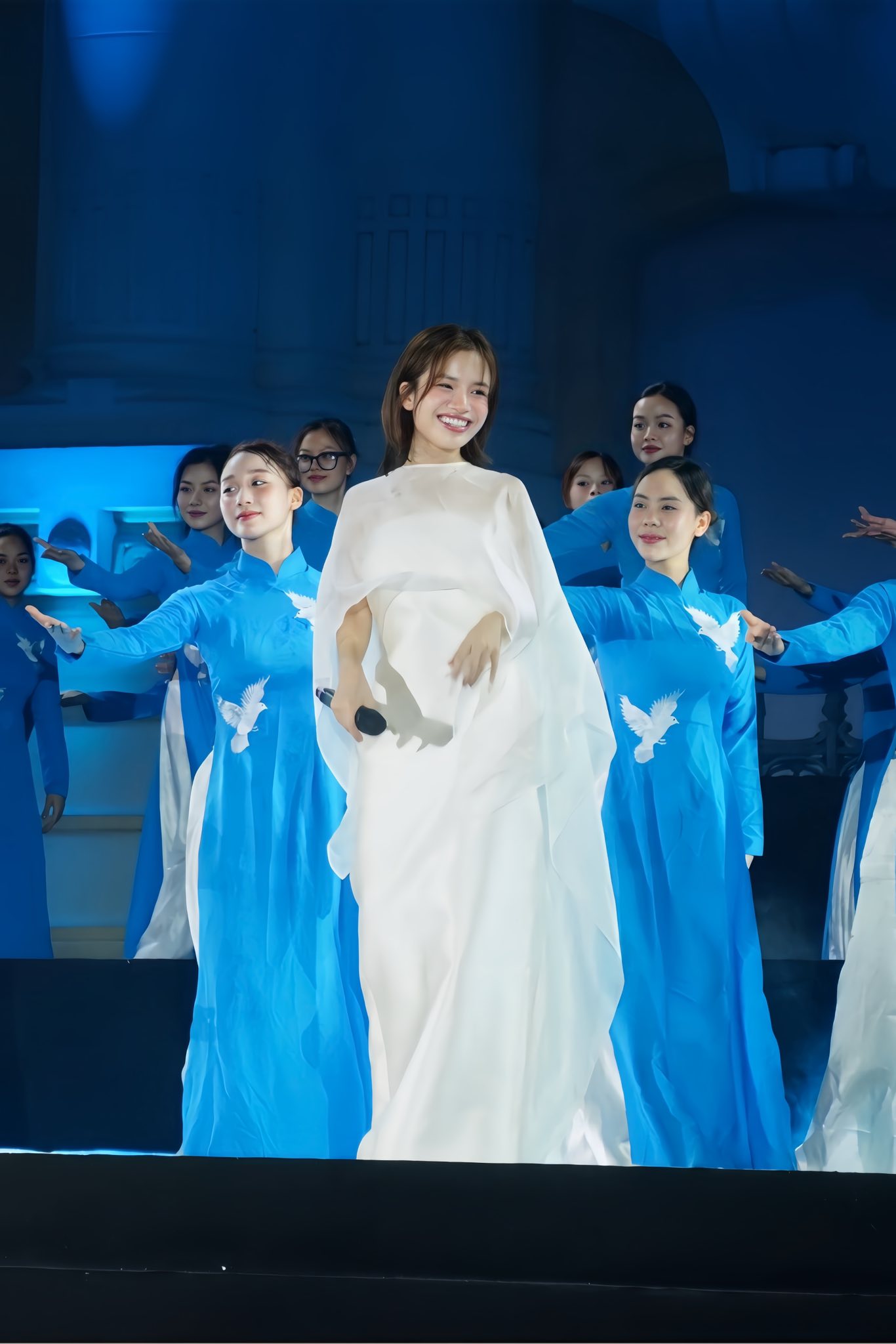 Lâm Bảo Ngọc từng được gọi là “Nữ thần mở màn concert quốc gia” (Ảnh: FBNV)