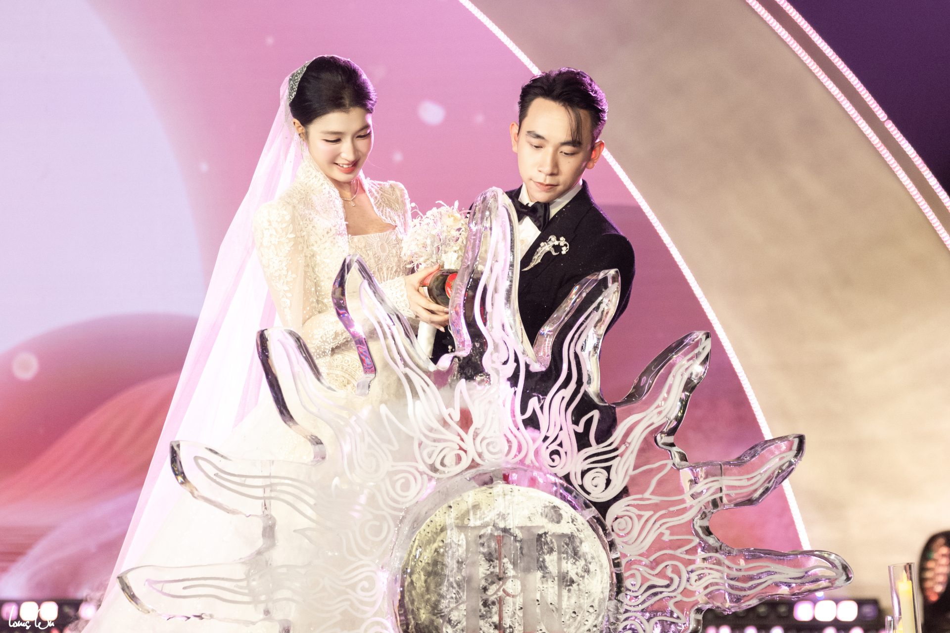 Phương Nhi và Minh Hoàng rót rượu gieo duyên, thề nguyện bên nhau trọn đời