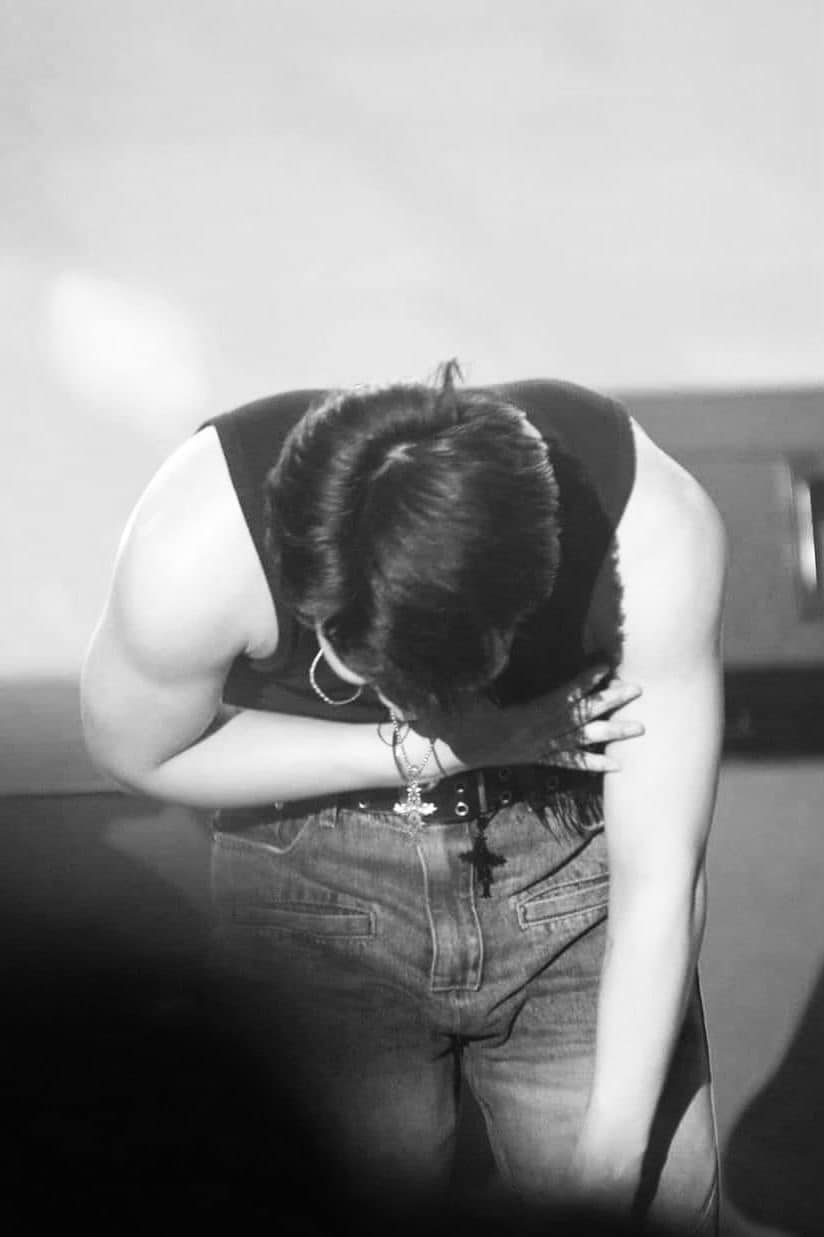 Hùng Huỳnh hứng chịu không ít chỉ trích từ cộng đồng mạng, đặc biệt là fan BTS và phải lên tiếng xin lỗi, gỡ bỏ MV Chẳng Thể Nhắm Mắt (ảnh: FBNV)