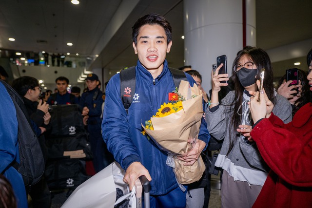 Đình Bắc trở về trong vòng tay của người hâm mộ. Ảnh: Như Hoàn.