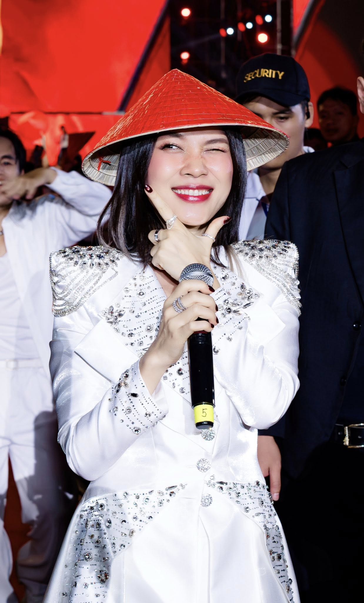 Mỹ Tâm là một trong số ít nghệ sĩ Việt Nam duy trì được sức hút bền bỉ suốt hơn hai thập kỷ, không bị cuốn theo biến động thị trường hay sự thay đổi nhanh chóng của thị hiếu đại chúng (ảnh: FBNV)