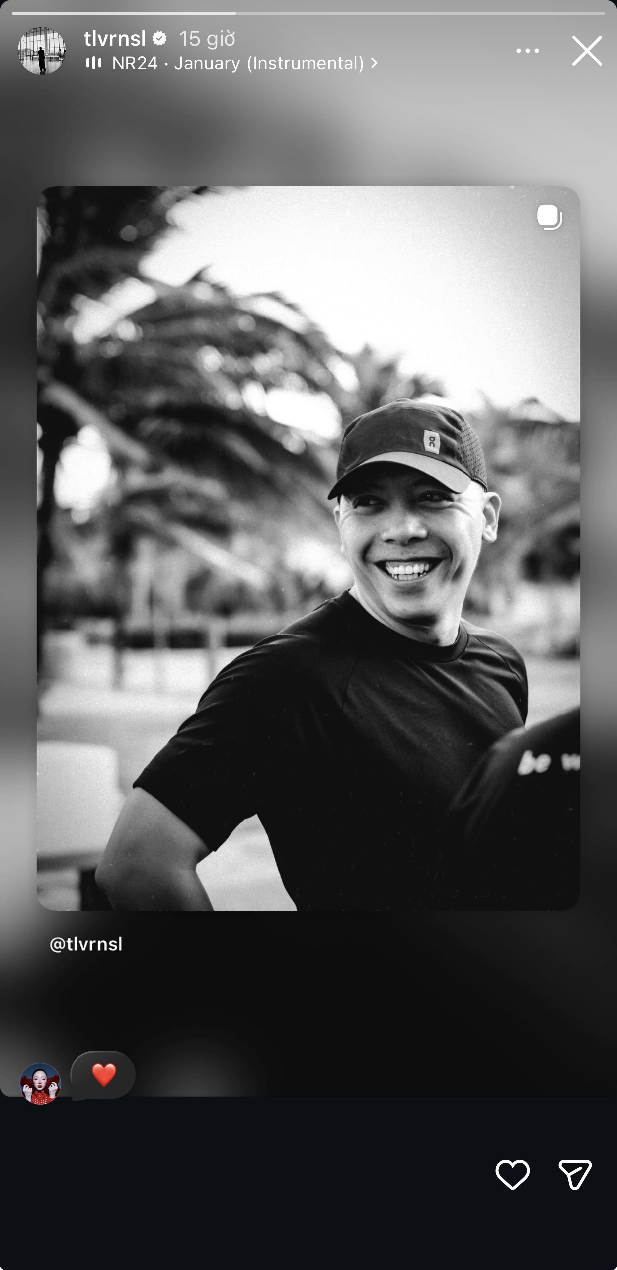 Tóc Tiên thả tim công khai trong bài đăng trên Instagram của Touliver. Ảnh: IGNV