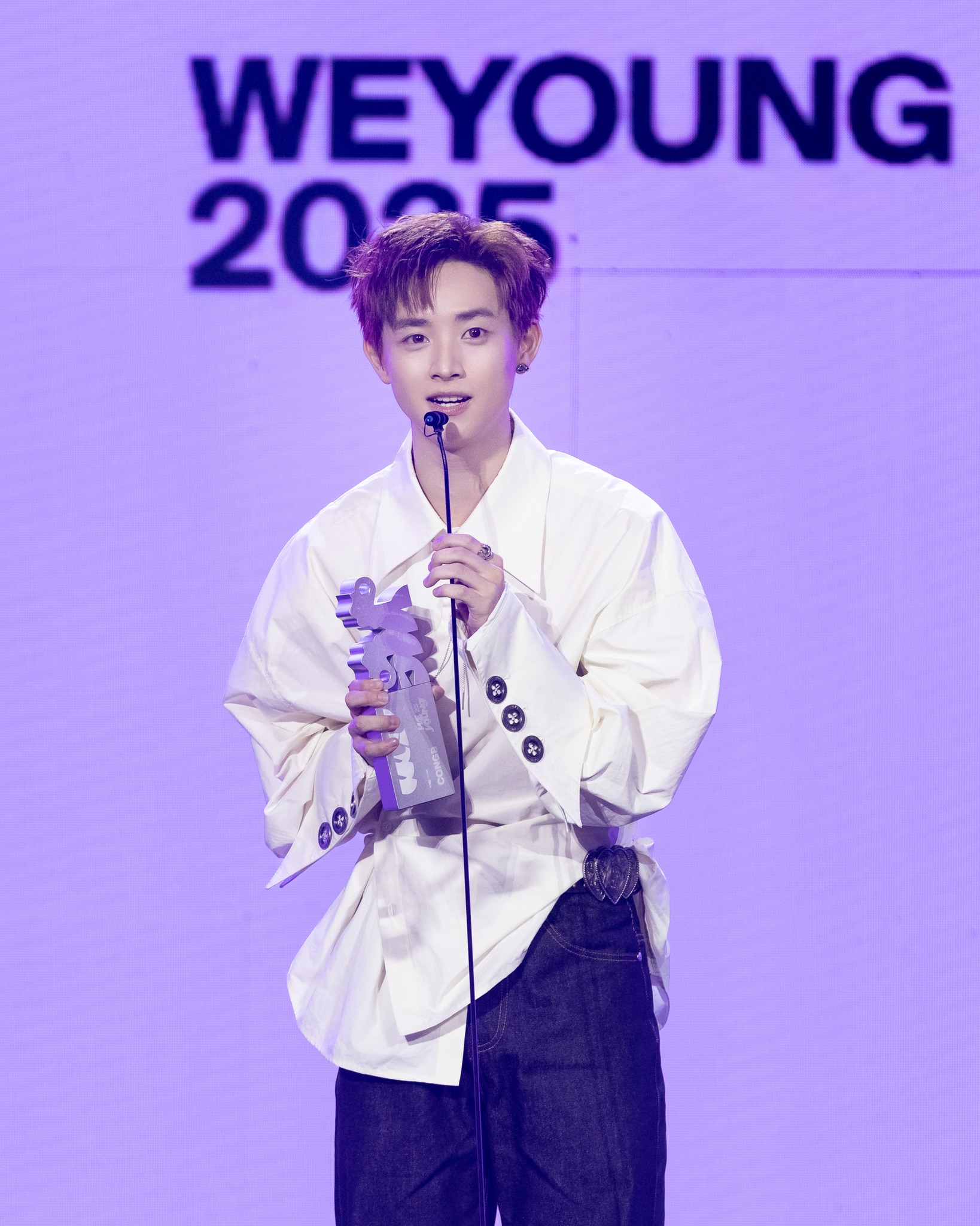 CONGB thiết lập kỷ lục 1 triệu vote và trở thành Rising Artist tại WeYoung 2025