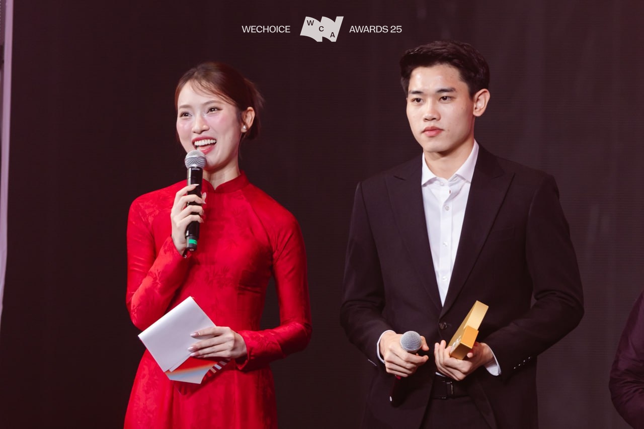 Khoảnh khắc chung khung hình cực dễ thương của hai đồng hương xứ Nghệ