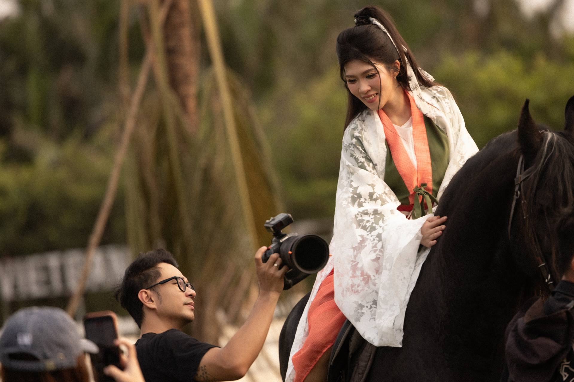  Anh Khải (chủ một studio chụp hình ở TP.HCM) cho biết cứ 10 khách năm nay thì có khoảng 3-4 khách book chụp hình với ngựa.