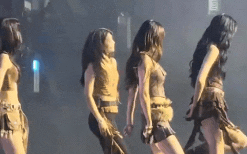 EVERGLOW trong buổi diễn cuối năm 2025 