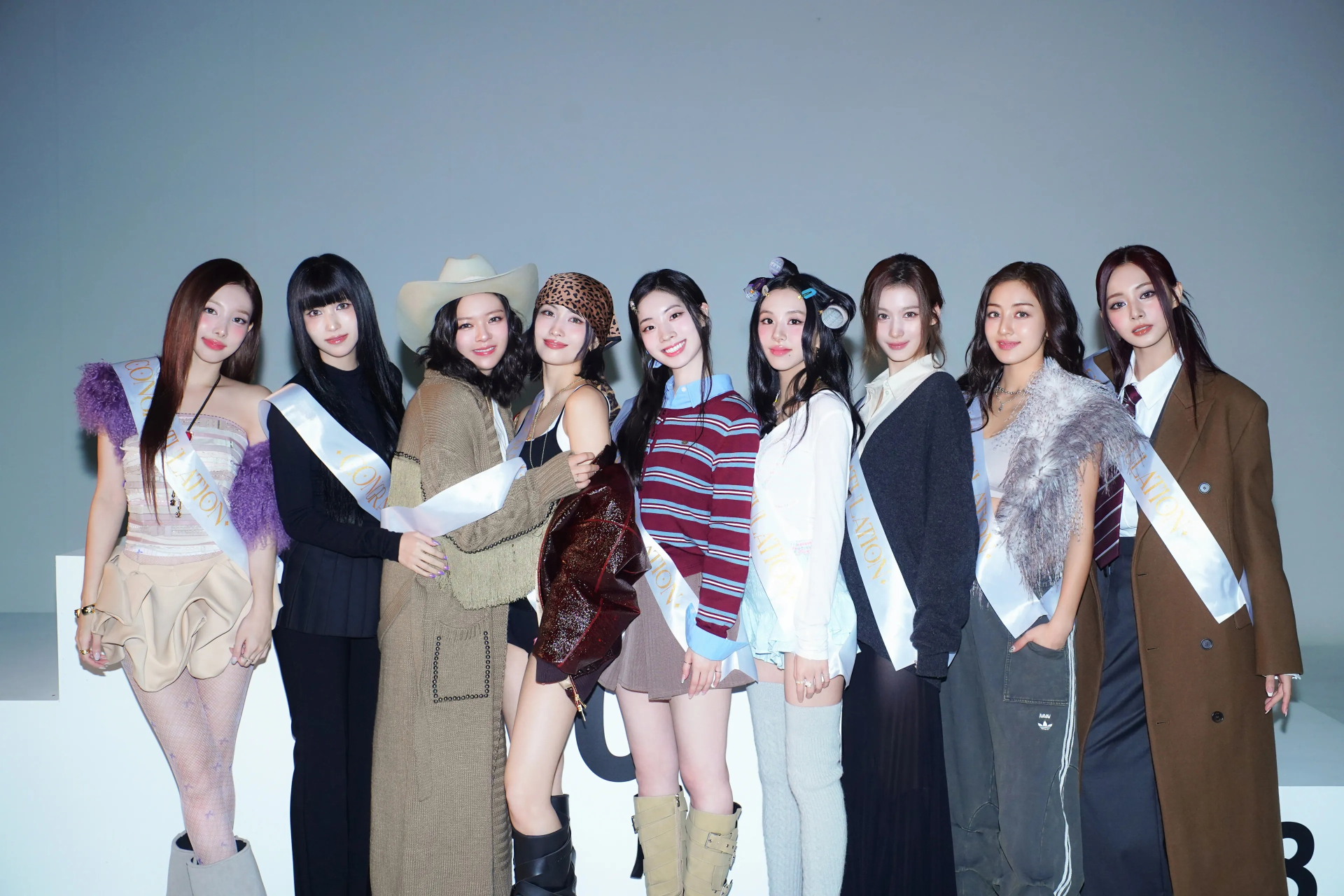 Cùng với TWICE, Sana 2 lần được vinh danh cấp quốc gia bởi những đóng góp cho ngành công nghiệp Kpop (ảnh: JYP)