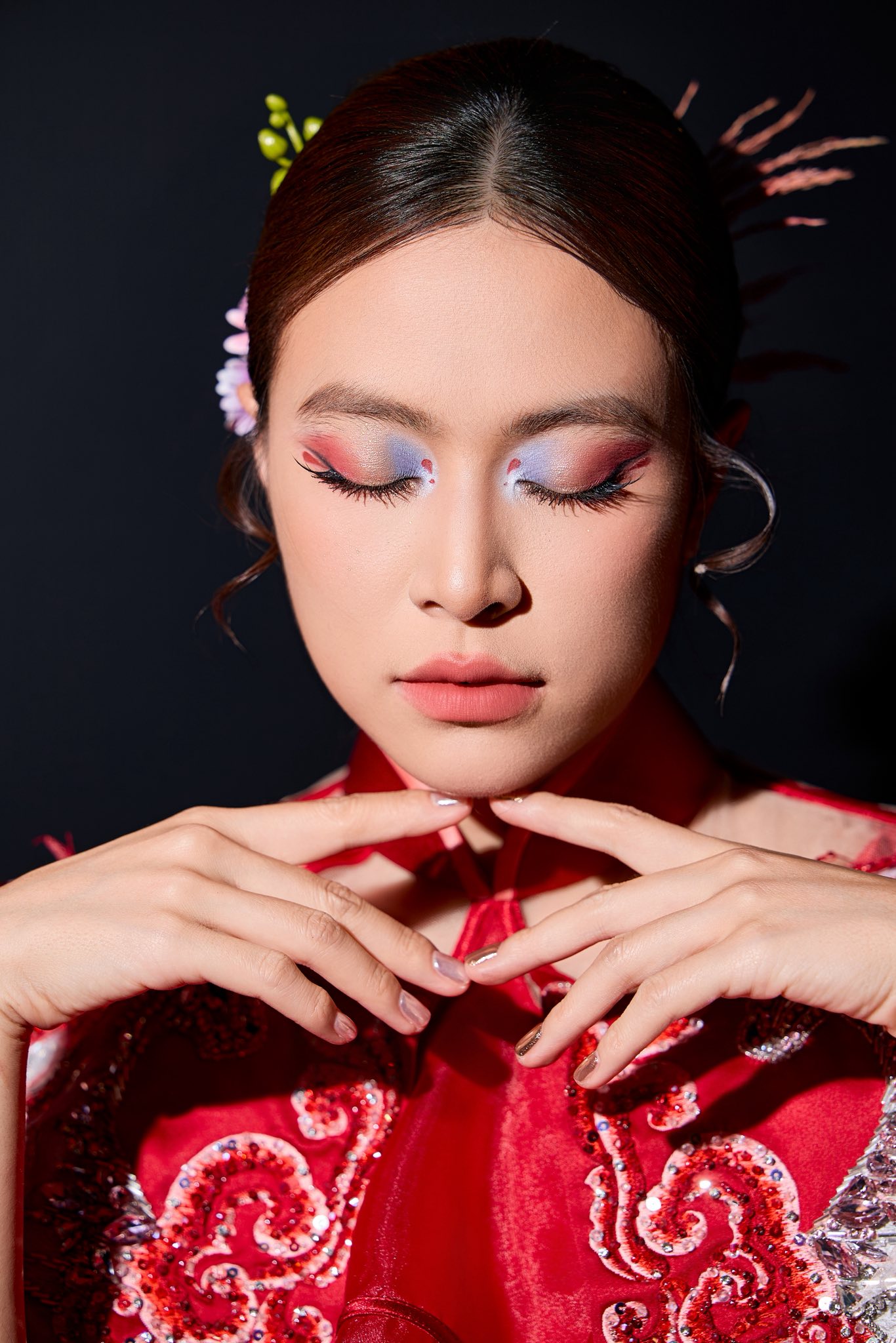 Bước ngoặt quan trọng đến khi Hoàng Thuỳ Linh lựa chọn khai thác chất liệu dân gian trong cấu trúc nhạc pop đương đại (ảnh: FBNV)