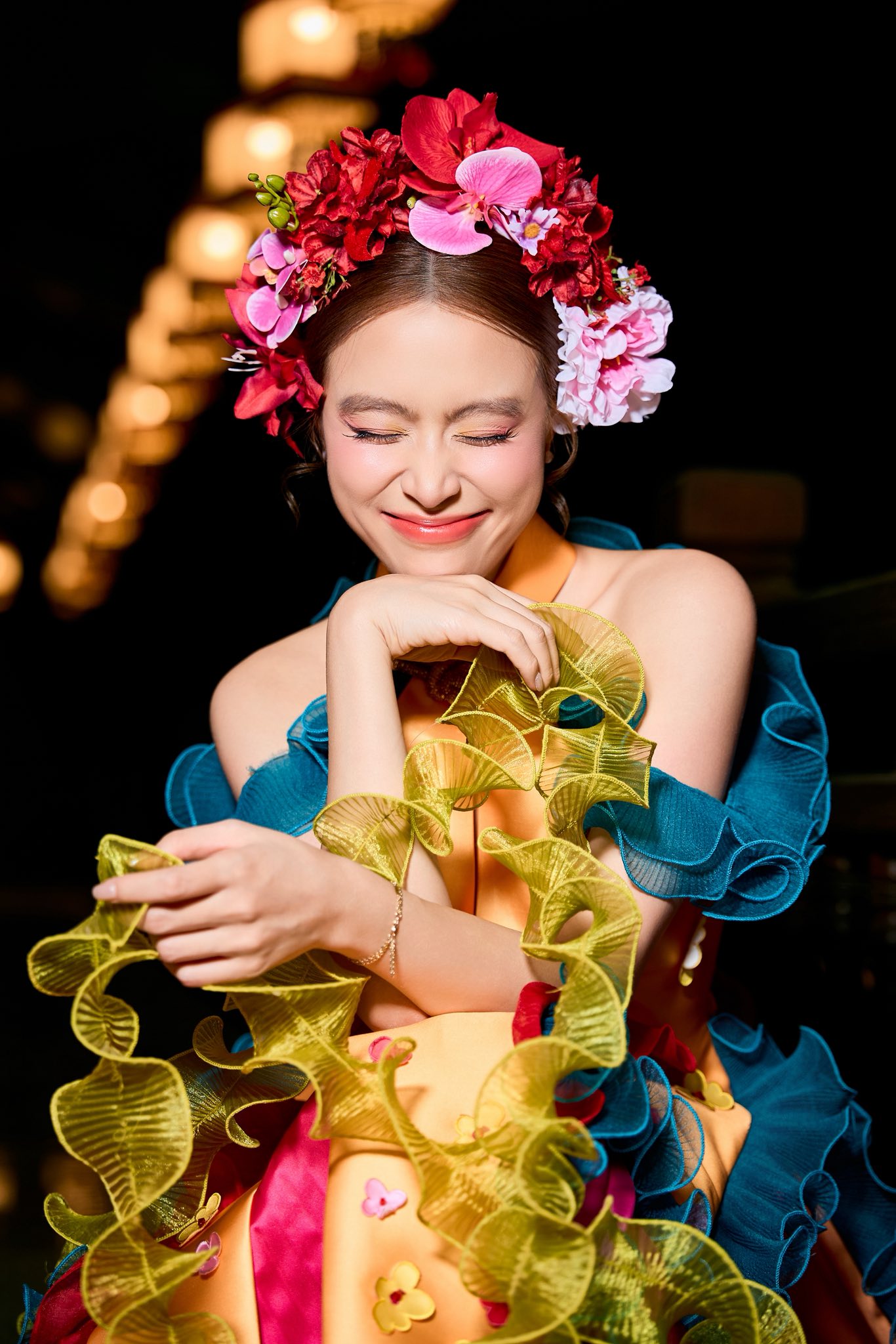 Hoàng Thuỳ Linh là 