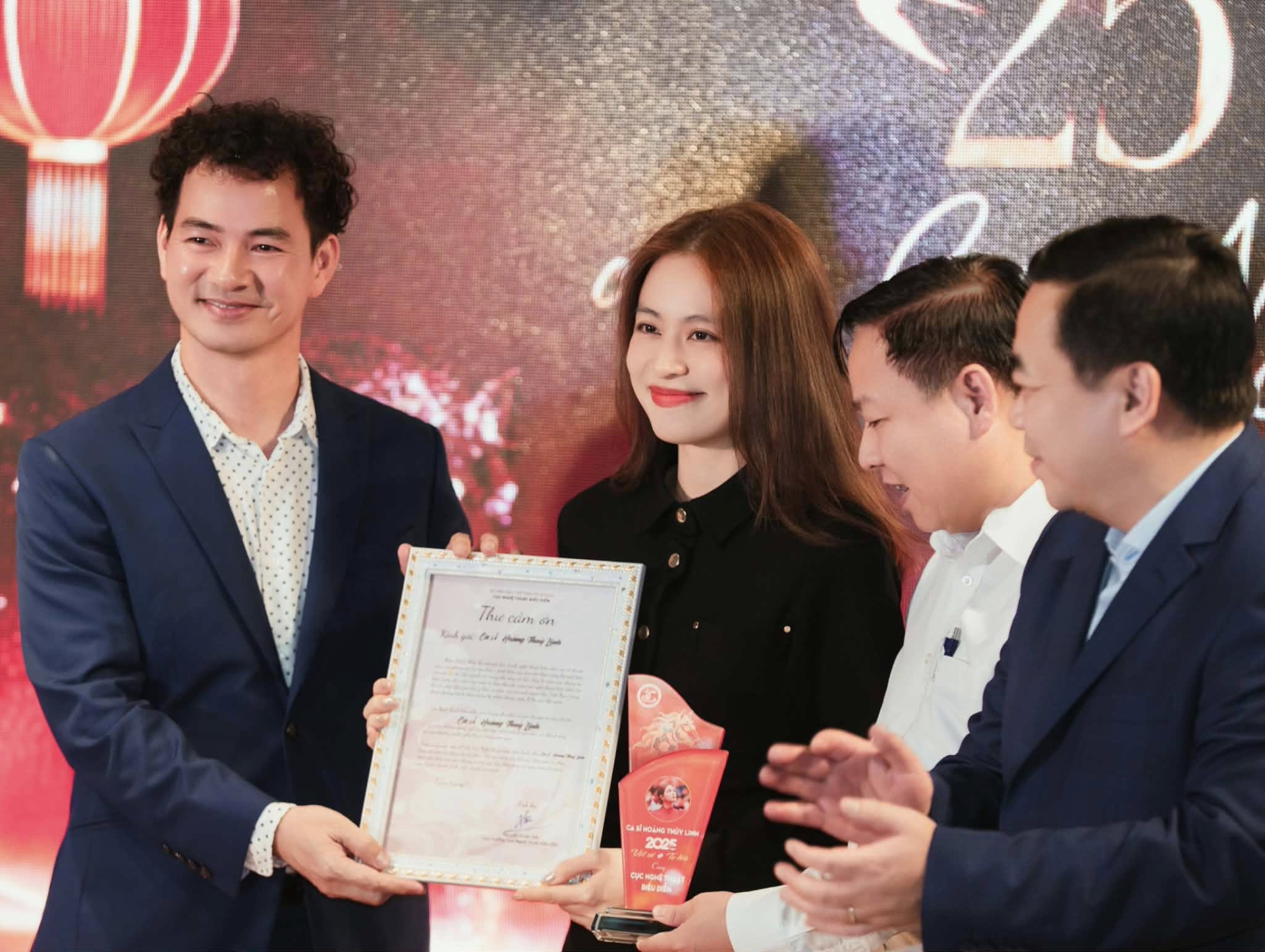 Nữ ca sĩ được Cục Nghệ thuật Biểu diễn cảm ơn: Ra 2 album định hình nhạc Việt, tham gia loạt sự kiện cấp quốc gia 