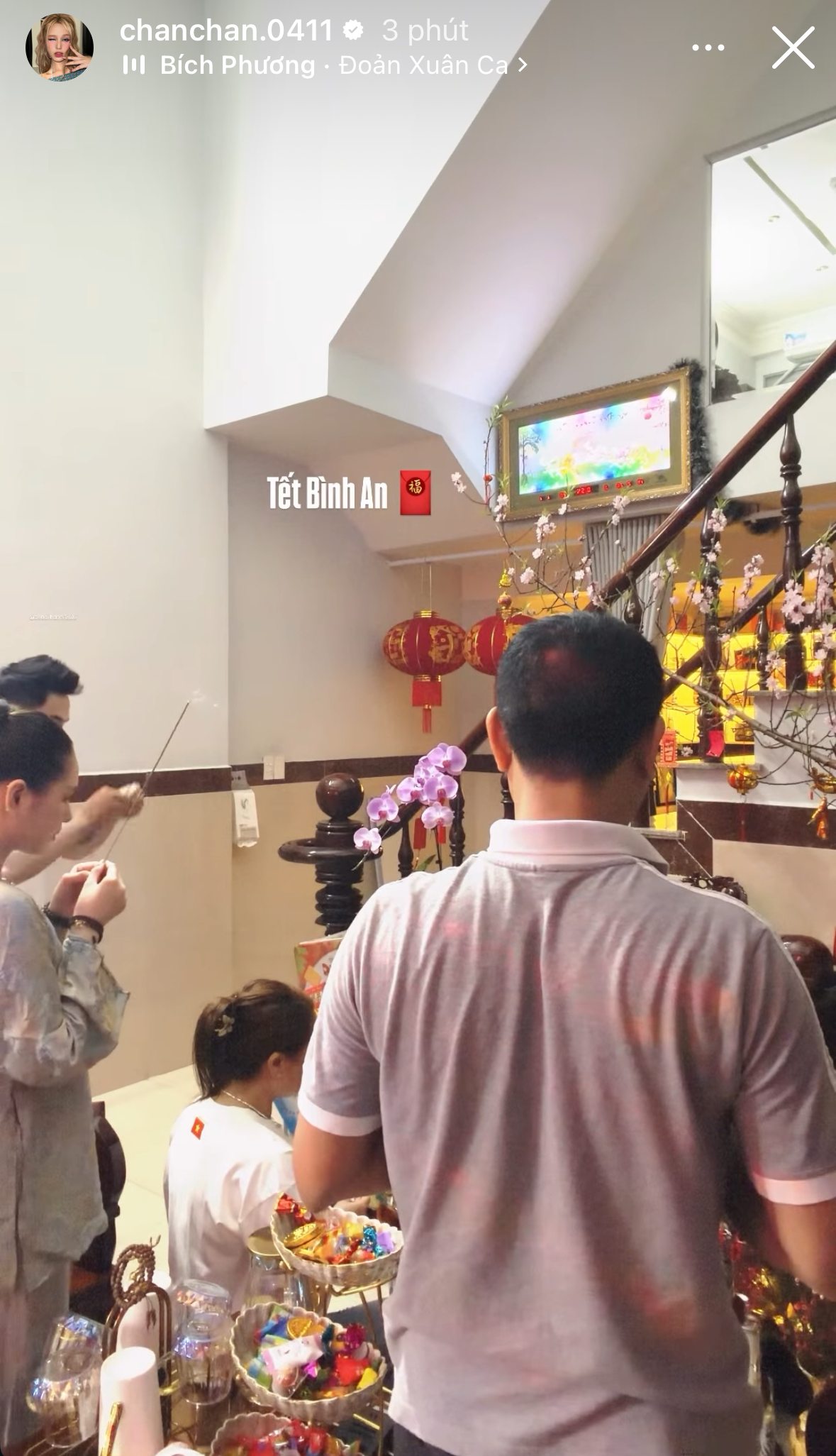 Xoài Non chia sẻ khoảnh khắc đón giao thừa ấm cúng cùng gia đình.