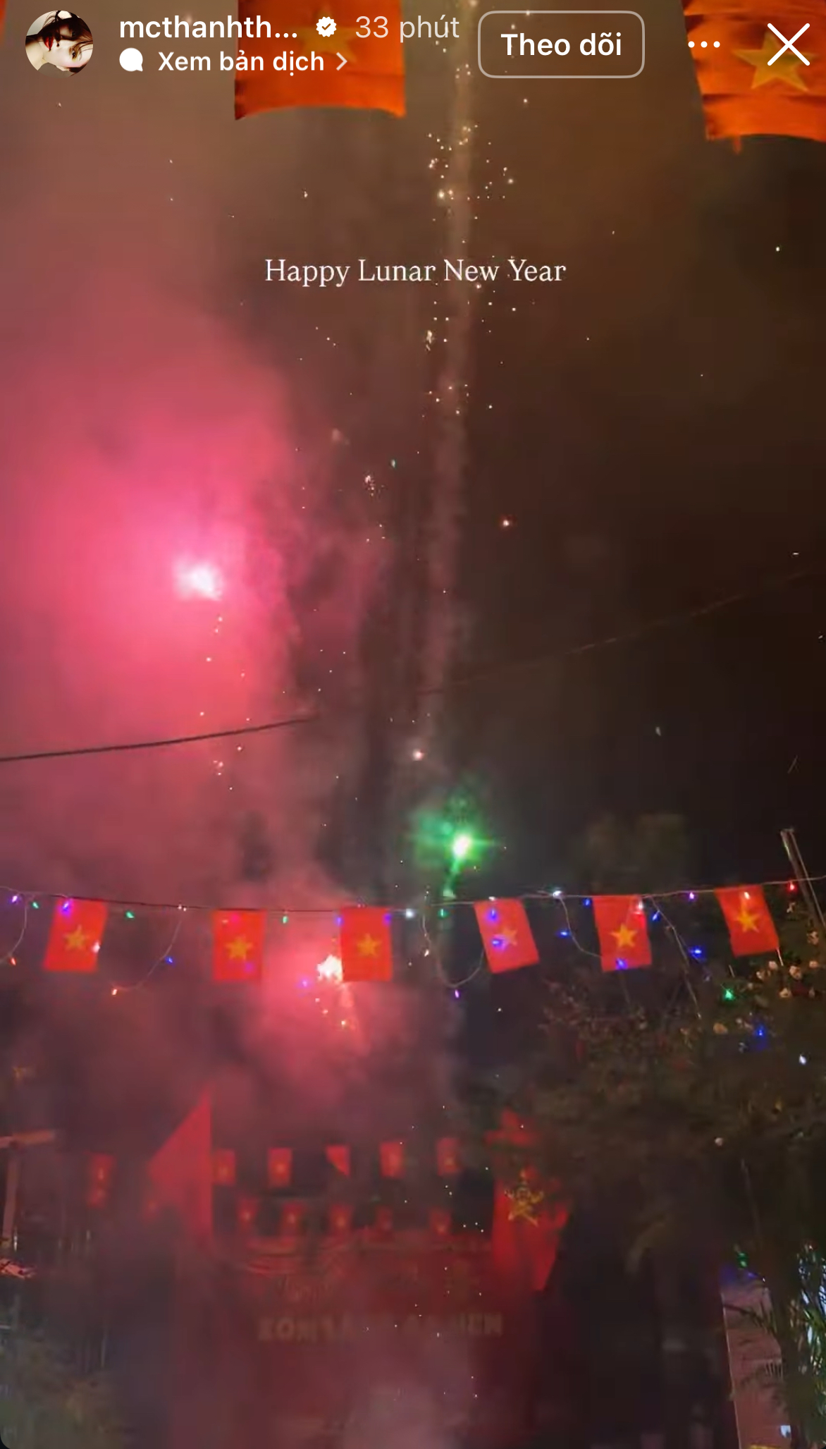 MC Thanh Thanh Huyền đón Tết ở quê nhà Nha Trang, bên gia đình cùng ngắm pháo hoa đầu năm.