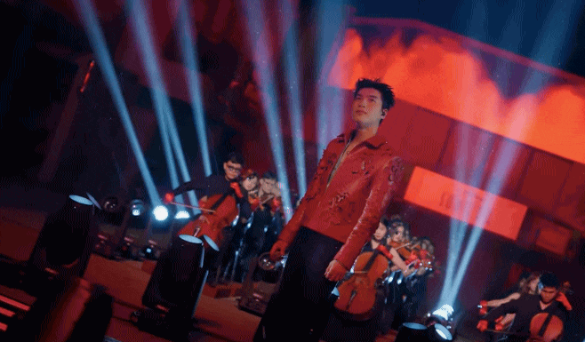 HIEUTHUHAI vừa viết nhạc vừa khóc, ra ngay siêu phẩm kỷ lục stream top đầu Việt Nam